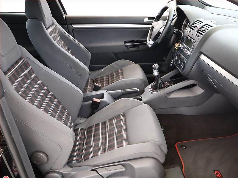 Volkswagen Golf (2006) 2.0 GTI - fotka 7 z 12