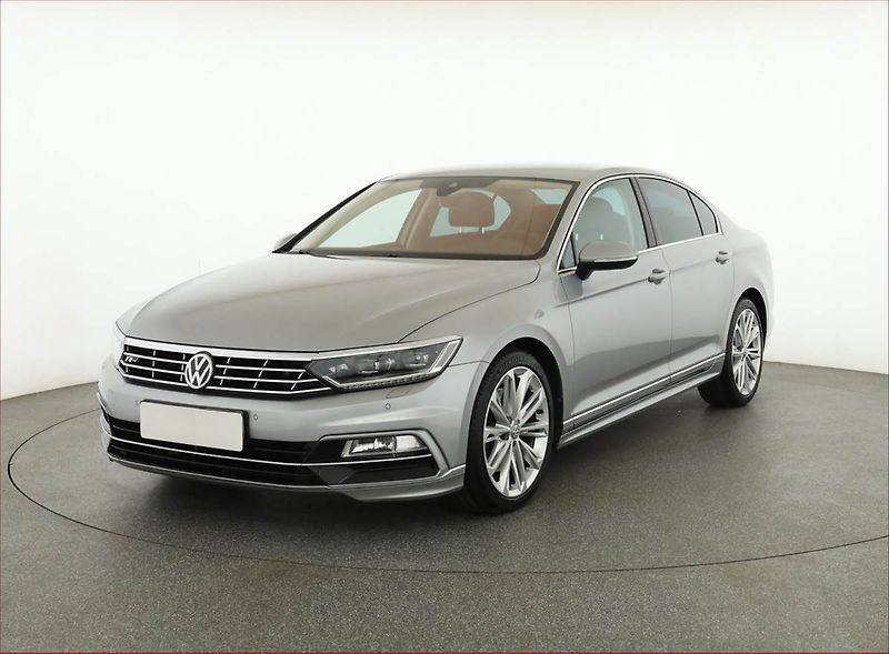 Volkswagen Passat (2020) R-Line 2.0 TSI - fotka 2 z 21