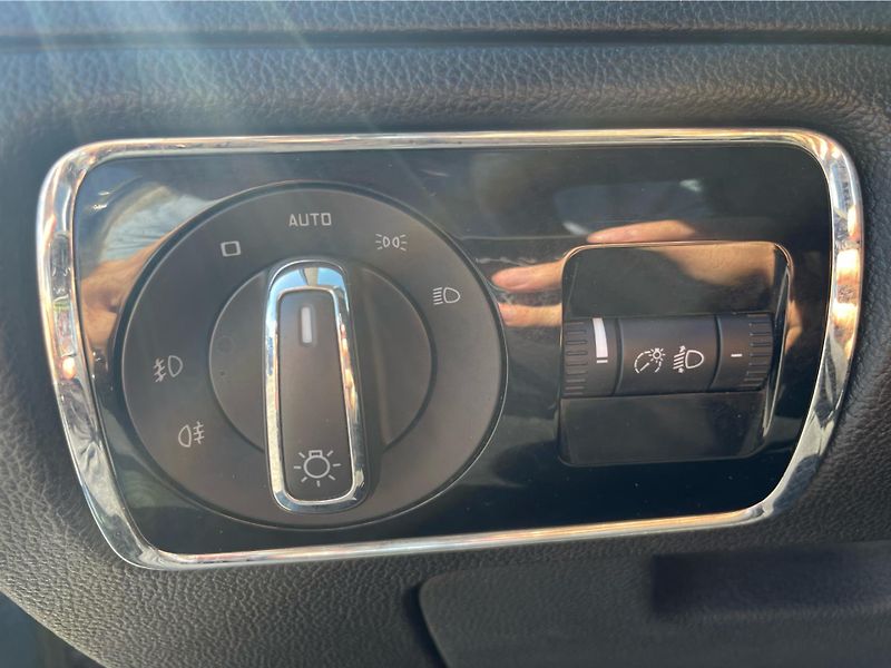 Škoda Superb COMBI 2.0 TDi COMFORTLINE - fotka 15 z 25