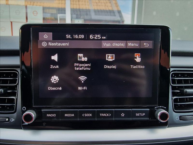 Kia Stonic 1.2 DPI 62kW Comfort,ČR,1.Maj - fotka 27 z 47