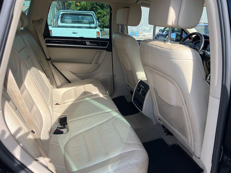 Volkswagen Touareg 3,0 TDI V 6 - fotka 12 z 15