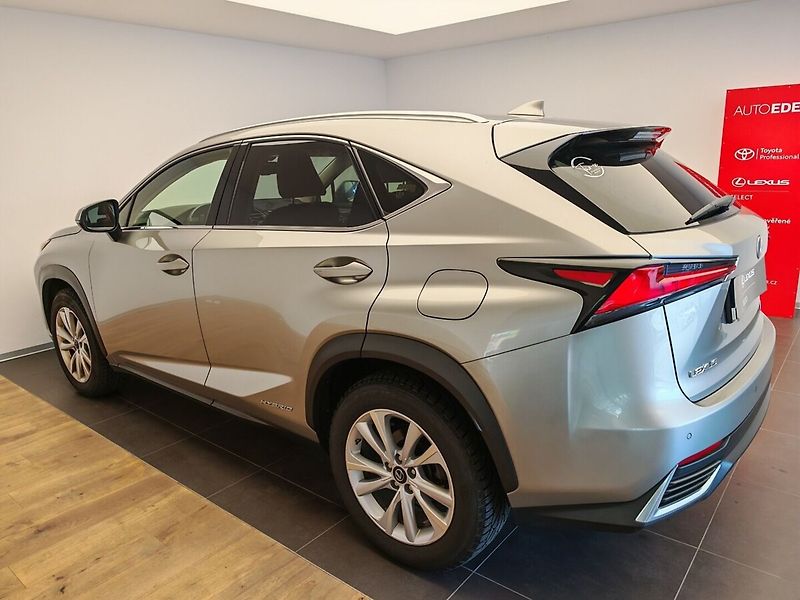 Lexus NX 300h 300h AWD PRESTIEGE SAFETY - fotka 6 z 43