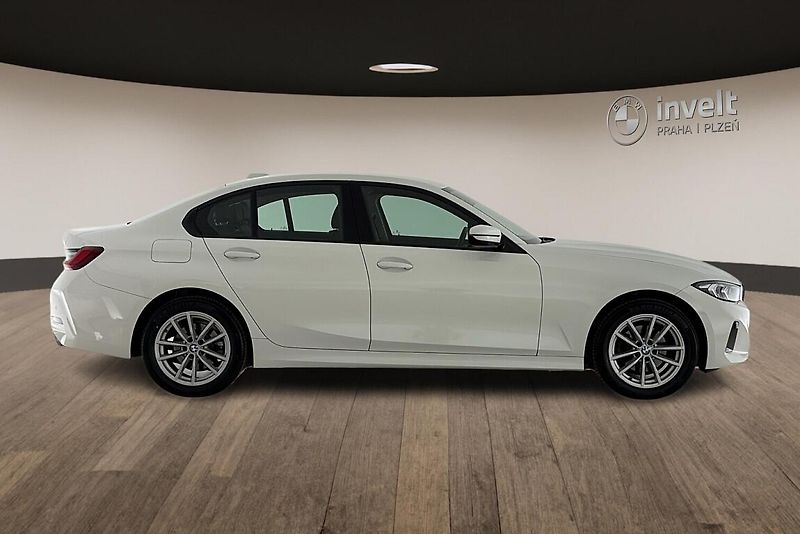 BMW Řada 3 řady 3 | 320i - fotka 2 z 24