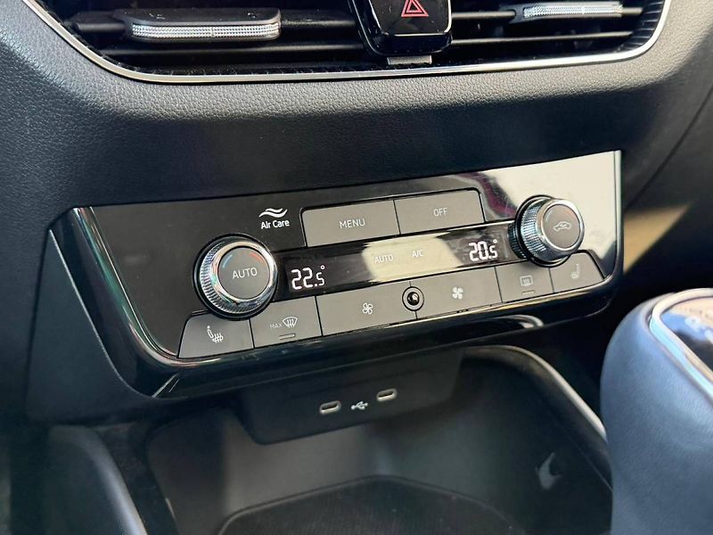 Škoda Fabia Top Selection 1,0 TSI 70 kW 5° - fotka 19 z 33