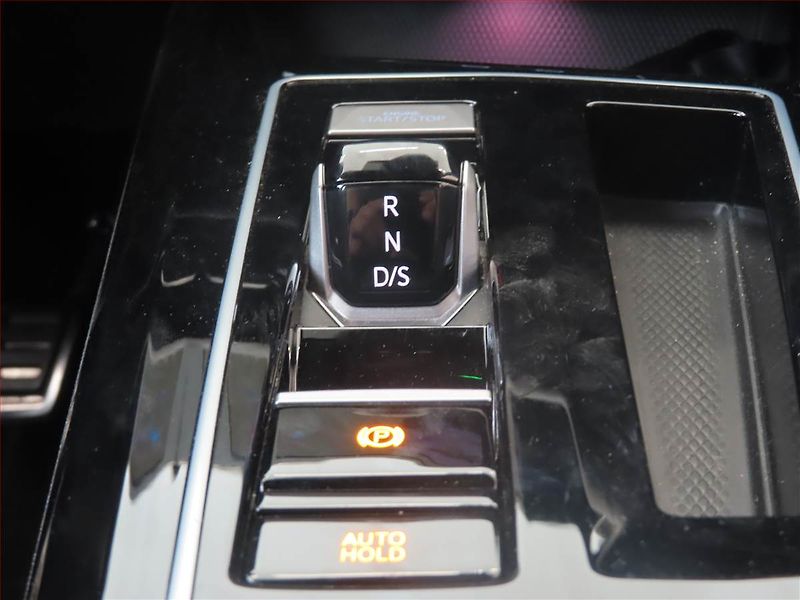 Volkswagen Golf (2023) R-Line 1.5 TSI - fotka 12 z 14