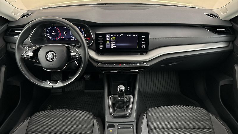 Škoda Octavia 2.0 TDI Ambition Combi - fotka 8 z 24