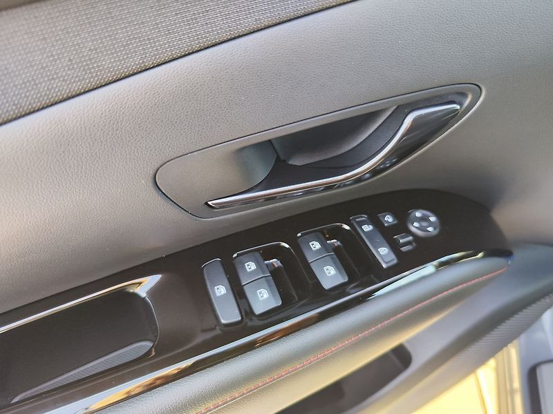 Hyundai Tucson 1.6 T-GDI/169kW N-Line STL HEV - fotka 37 z 39