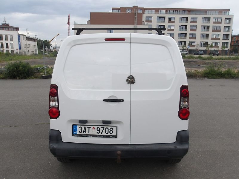 Citroën Berlingo 1,6HDi 3 MÍSTA !!!1.MAJITEL ! - fotka 10 z 30