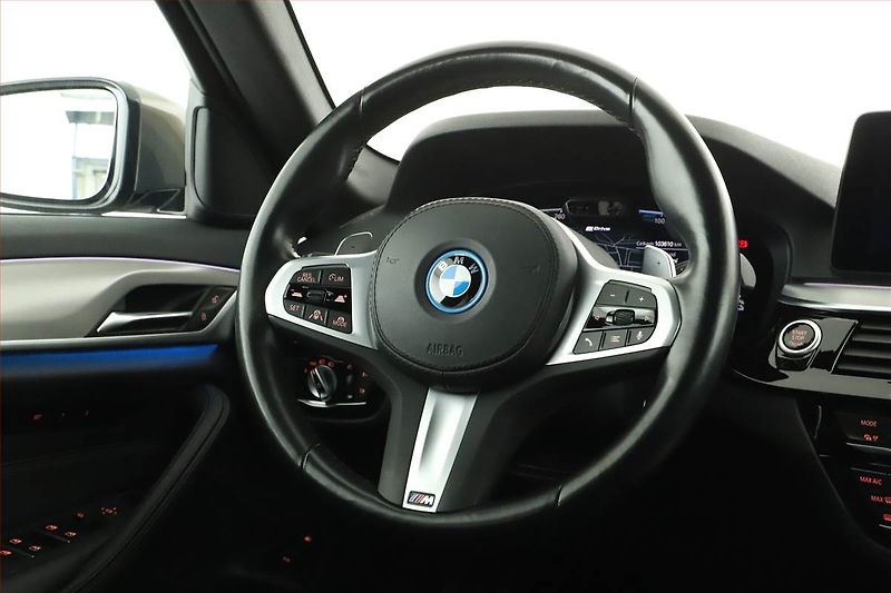 BMW Řada 5 (2023) M Sport 530e - fotka 20 z 25
