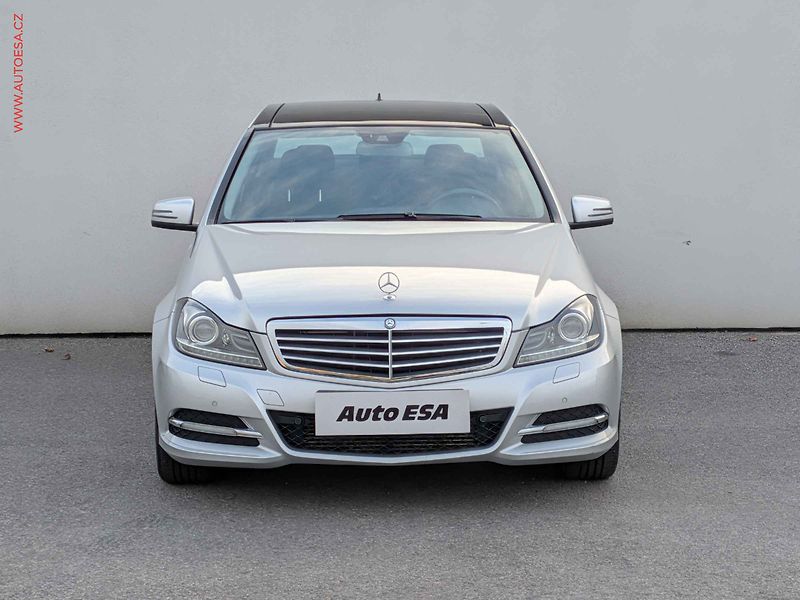 Mercedes-Benz Třídy C (2011) 2.2 CDi, ČR, AT, xenon - fotka 2 z 17