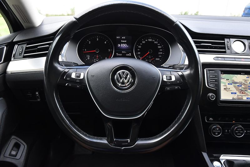 Volkswagen Passat 2.0 TDi CR HIGHLINE, NAVI, LED - fotka 13 z 50