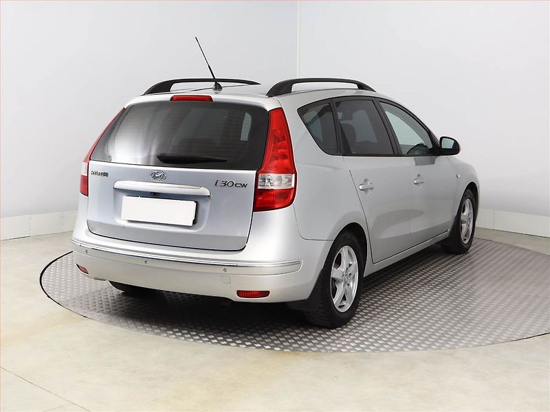 Hyundai i30 (2009) 1.6 CVVT, LPG, oblíbený vůz - fotka 5 z 13