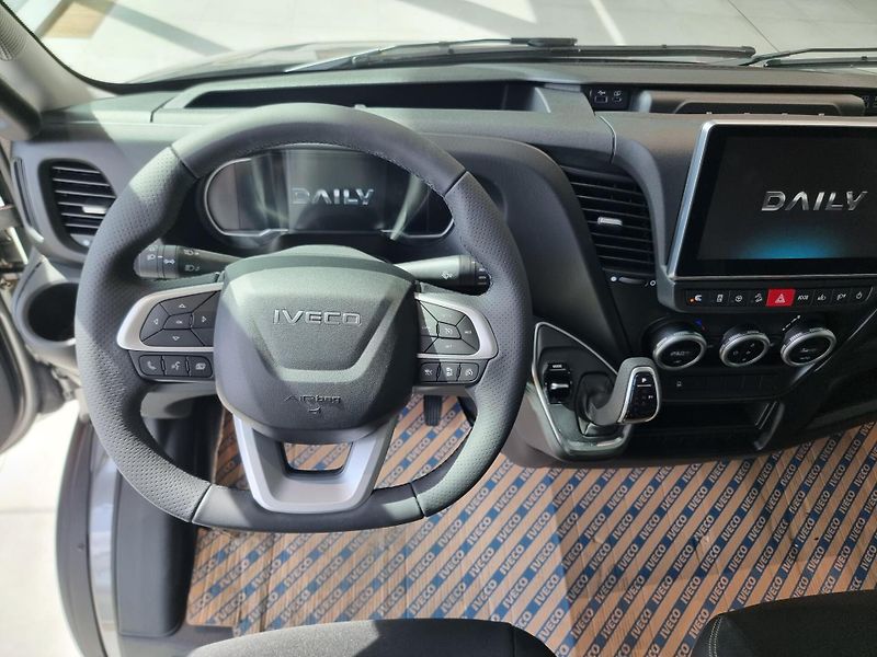 Iveco Daily (2026) 35S18HA8/automat/alu/navi/led - fotka 6 z 12