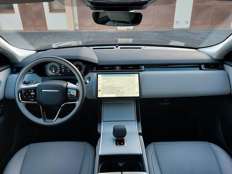 Land Rover Range Rover Velar (2024) 2,0 D200 S AWD - fotka 13 z 20