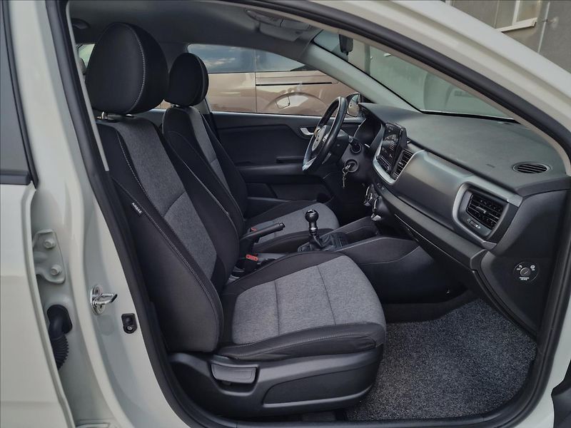 Kia Stonic 1.2 DPI 62kW Comfort,ČR,1.Maj - fotka 14 z 47