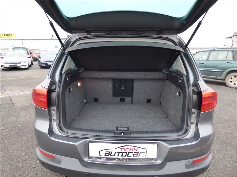 Volkswagen Tiguan 1,4 TSI 90KW SPORT - fotka 10 z 50