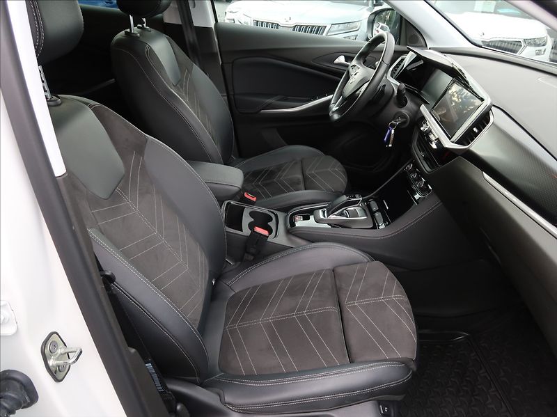 Opel Grandland 1,2 Turbo,96kW,1majČR,ser.kn. - fotka 13 z 28