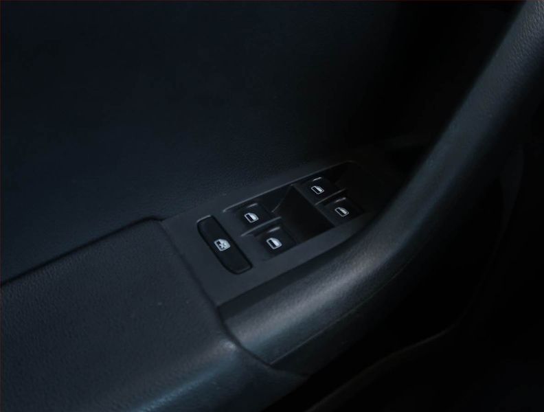 Škoda Octavia (2014) Ambition 1.6 TDI, Tempomat - fotka 17 z 18