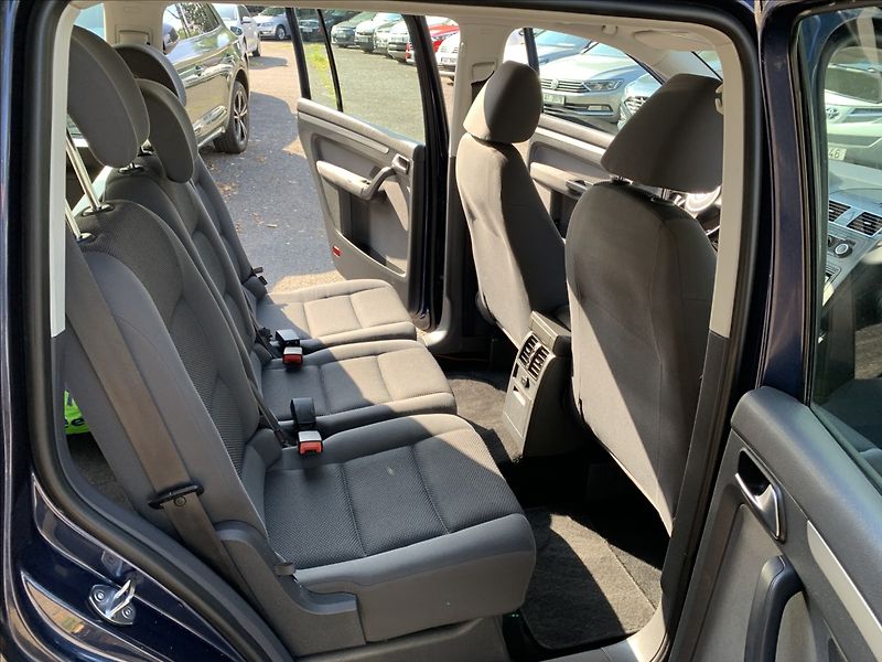 Volkswagen Touran 1,6 TDI DSG - fotka 16 z 17