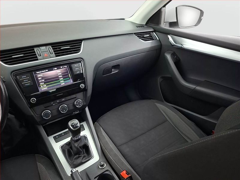 Škoda Octavia (2019) 1.0 TSI, Tempomat - fotka 8 z 16