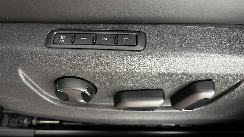 Škoda Superb 2.0 TDI DSG 4x4 Sportline Comb - fotka 21 z 28