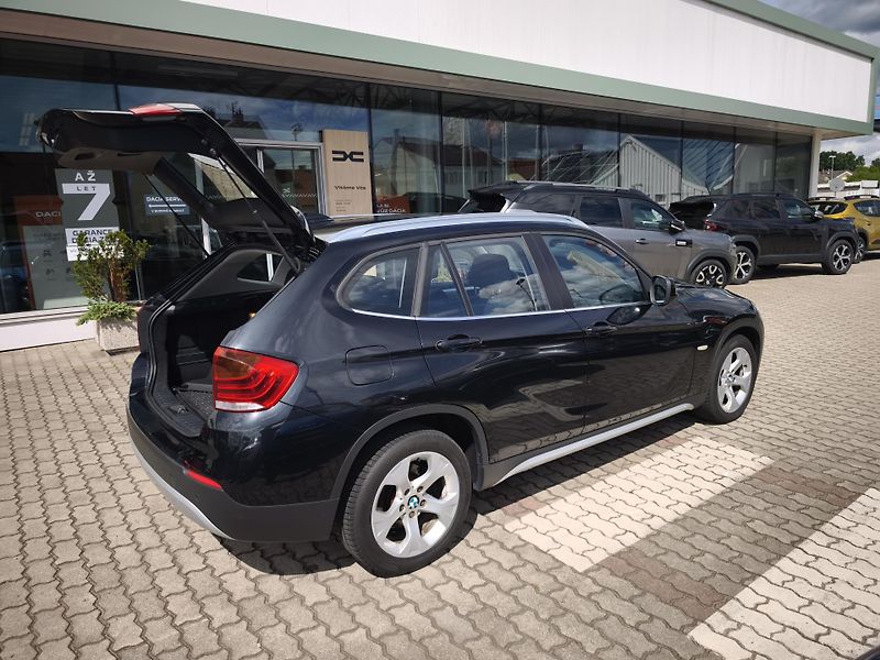BMW X1 2011 ČR 2.0d 150kW 2.MAJITEL - fotka 23 z 34