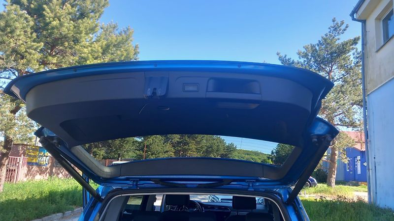 Volkswagen Touran 1.5 TSI, ČR, DSG - fotka 19 z 22