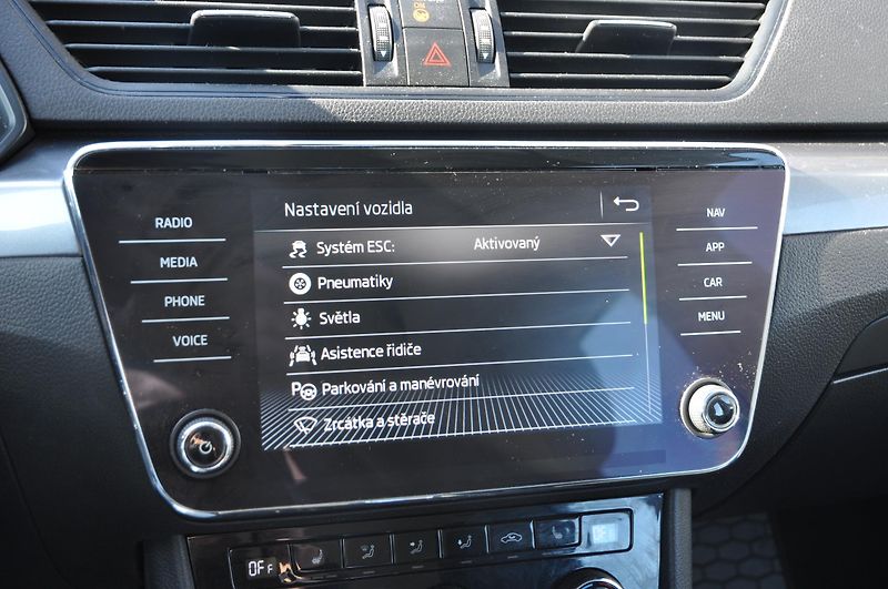 Škoda Superb III 2.0TDi 110kW KOMBI - fotka 17 z 25