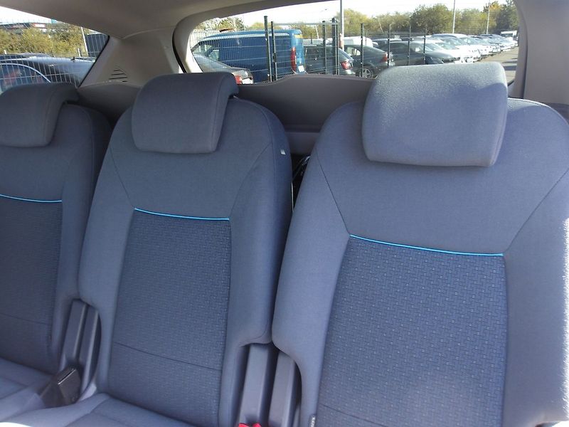 Ford S-MAX 2,0i 107kW ! KRASAVEC !!! - fotka 17 z 32