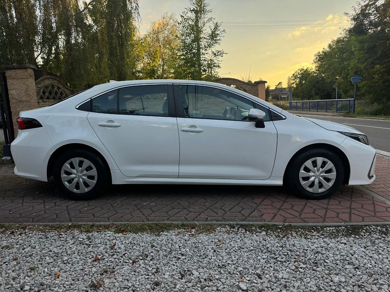 Toyota Corolla 1.8Hybrid 1.MAJITEL ČR DPH - fotka 28 z 29