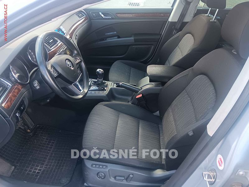 Škoda Superb (2014) 3.6TSI 4x4, ČR, AT, bixen - fotka 3 z 3