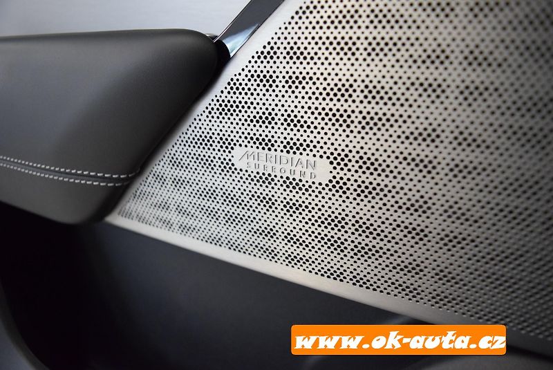 Land Rover Range Rover Velar 3.0L R-DYNAMIC 294 kW ZÁRUKA  - fotka 48 z 74