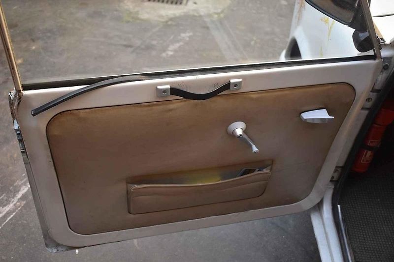 Tento Trabant má rok výroby 1965. Dosud je plně funkční