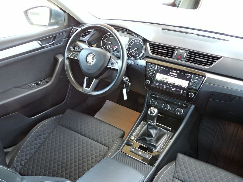 Škoda Superb 2.0TDI Style Serviska Tažné We - fotka 27 z 39
