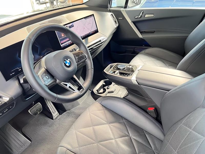 BMW iX xDrive45 M-Sport Komfort HuD - fotka 7 z 17