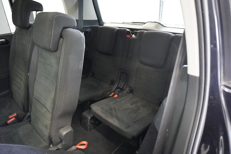 Volkswagen Touran (2017) TOURAN  2,0 TDI HIGHLINE AUT. - fotka 21 z 45
