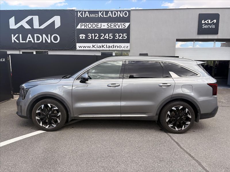 Kia Sorento 2,2 2,2 CRDi 4x4 8DCT TOP - fotka 4 z 6