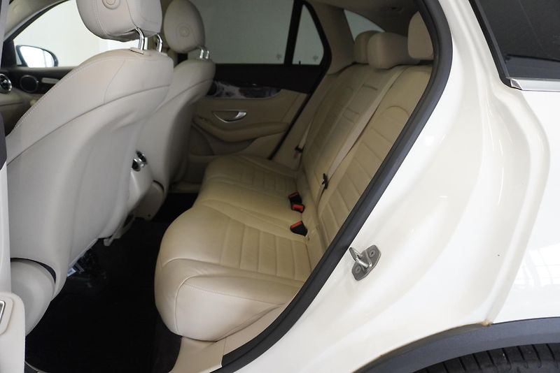 Mercedes-Benz GLC (2018) GLC300 2,0I 4MATIC AMG PACKET - fotka 23 z 27