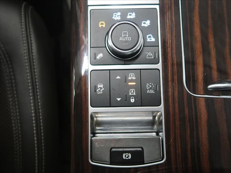 Land Rover Range Rover 4,4 SDV8 Autobiography, Max vý - fotka 29 z 36