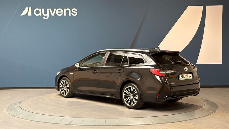 Toyota Corolla 2.0 Hybrid e-CVT Comfort Touri - fotka 3 z 18