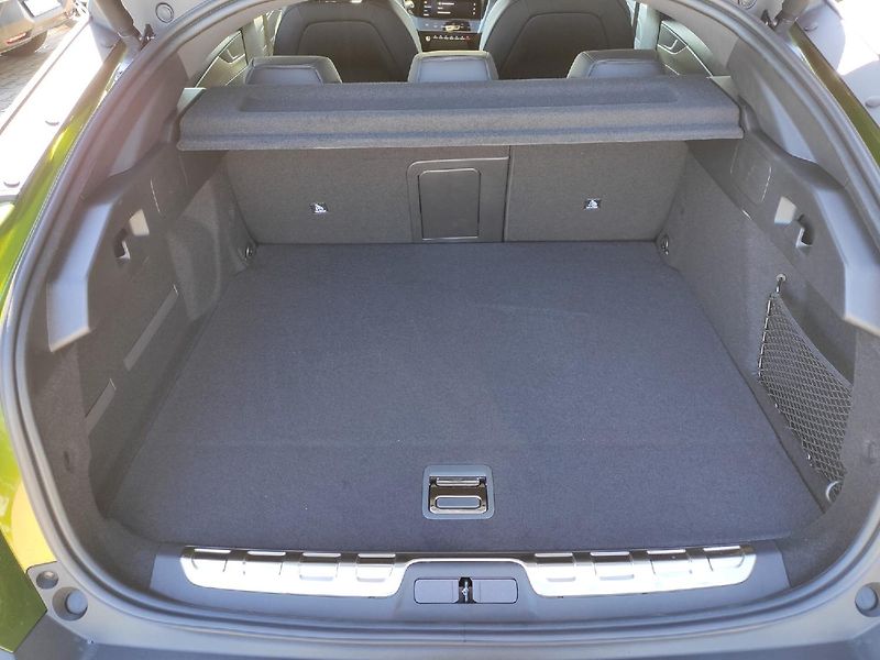 Peugeot 408 (2026) GT PLUG-IN HYBRID 240k AUT 7  - fotka 6 z 35