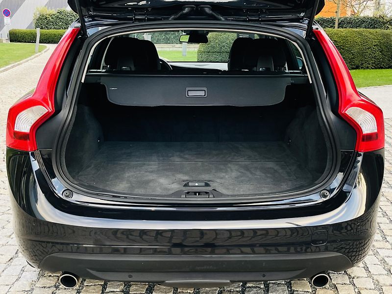 Volvo V60 2.4D5 MANUÁL VÝHŘEV SERVISKA - fotka 20 z 44