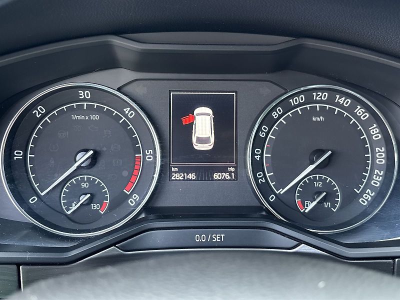 Škoda Superb (2016) Combi 2.0 TDI DSG Style + - fotka 11 z 37