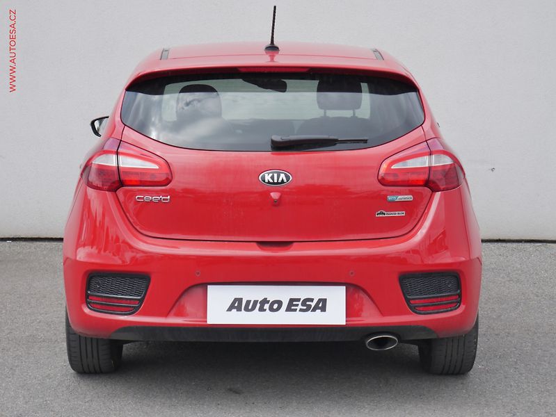 Kia Ceed (2016) 1.6 CRDi, ČR, AC, navi, park - fotka 5 z 27