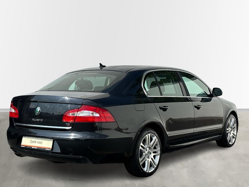 Škoda Superb ELEGANCE - fotka 2 z 29