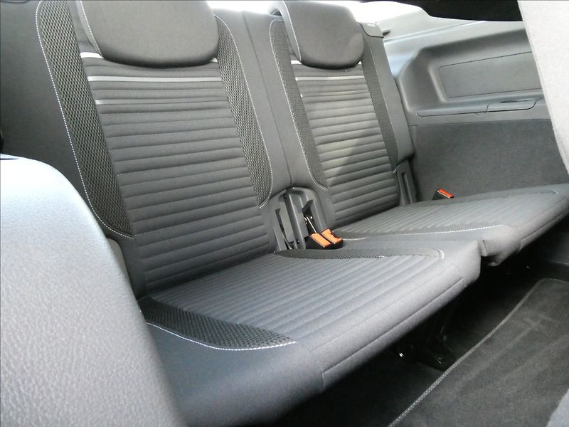Volkswagen Touran 1,6 TDi 77kW CUP,7.míst,naviga - fotka 26 z 46