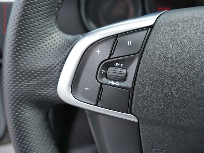 Citroën C4 (2012) 1.4i, 2.maj,ČR, AC - fotka 14 z 18