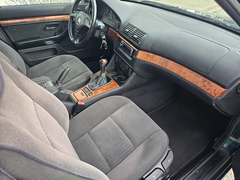 BMW Řada 5 (1997) 2.0 i Serviska - fotka 17 z 25