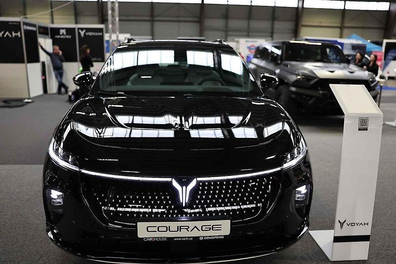 Z autosalonu v Lysé v pátek 1. listopadu 2024.