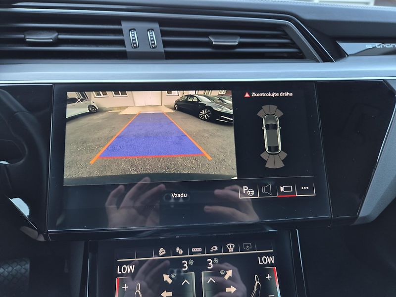 Audi e-tron SPORTBACK 300kw SOH 97,2% - fotka 28 z 45